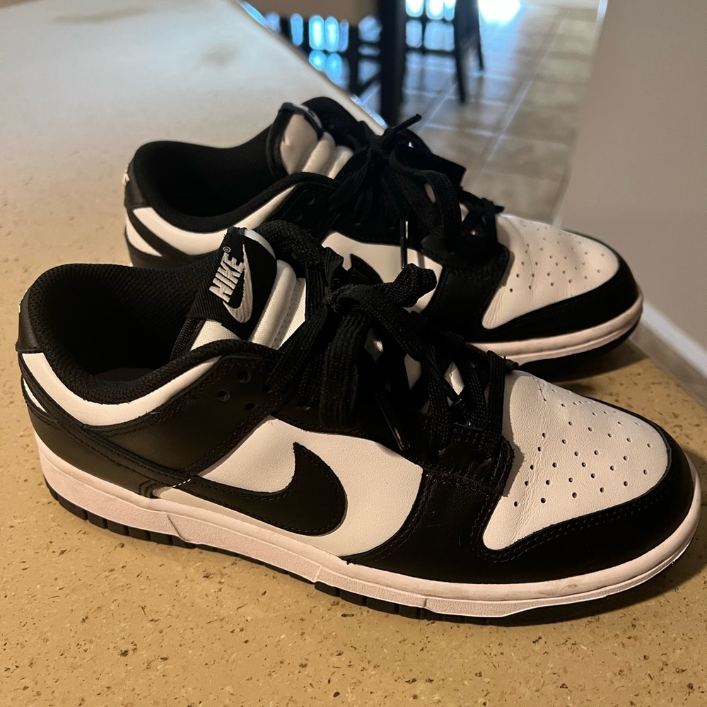 Women’s 7.5 Nike Dunk Low panda